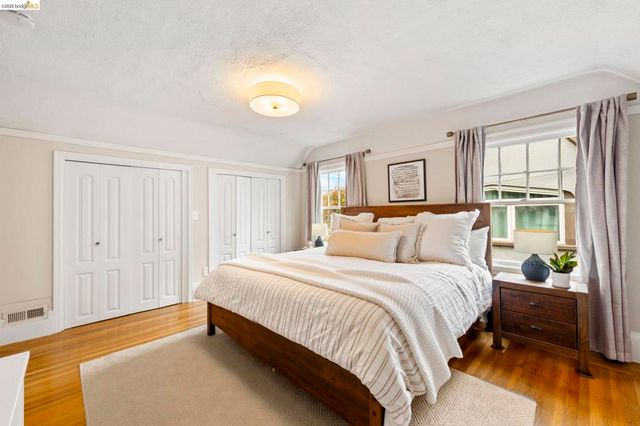 828 Alma Pl, Oakland, CA 94610