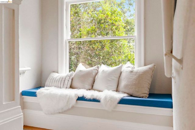 828 Alma Pl, Oakland, CA 94610