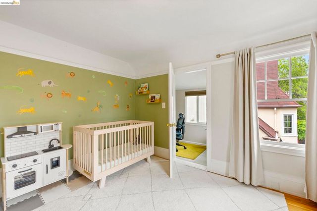 828 Alma Pl, Oakland, CA 94610