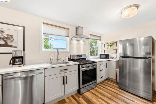 828 Alma Pl, Oakland, CA 94610