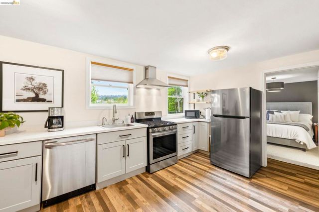 828 Alma Pl, Oakland, CA 94610