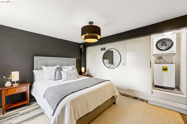 828 Alma Pl, Oakland, CA 94610