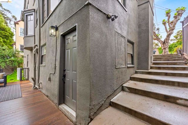 828 Alma Pl, Oakland, CA 94610