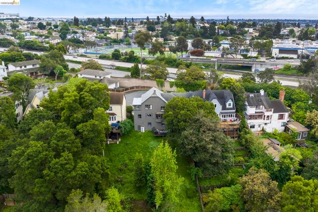 828 Alma Pl, Oakland, CA 94610