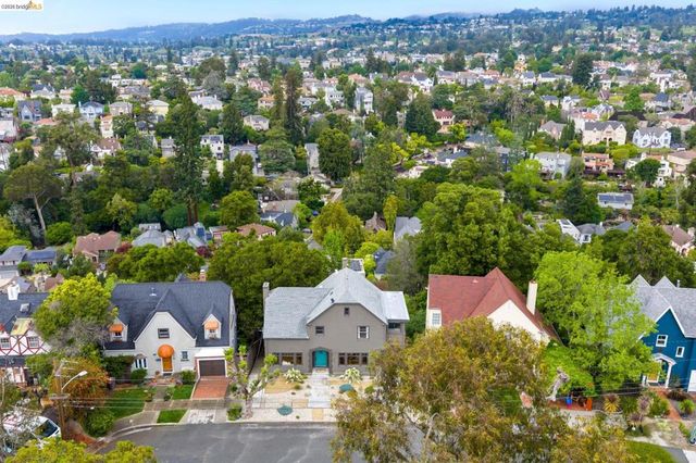 828 Alma Pl, Oakland, CA 94610
