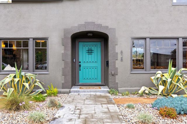 828 Alma Pl, Oakland, CA 94610