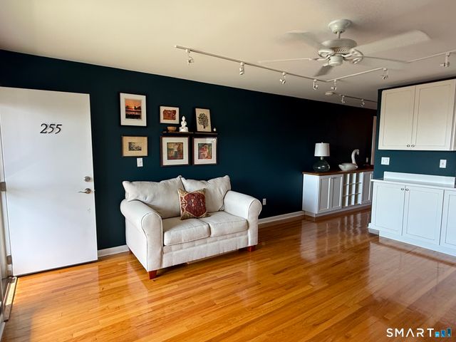 255 West Walk 255, West Haven, CT 06516