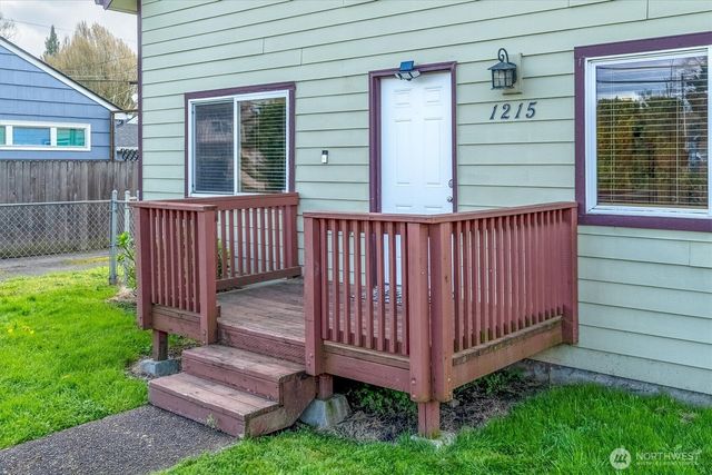 1215 30th Avenue, Longview, WA 98632