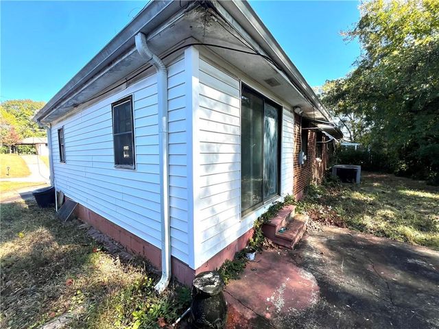 2885 Laguna Drive, Decatur, GA 30032