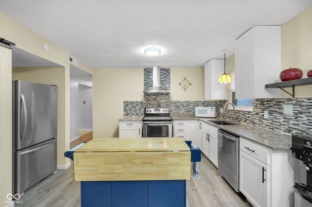 4242 Lakewood Court, Clayton, IN 46118