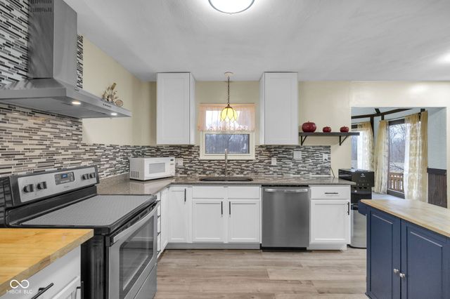 4242 Lakewood Court, Clayton, IN 46118