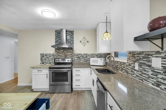 4242 Lakewood Court, Clayton, IN 46118