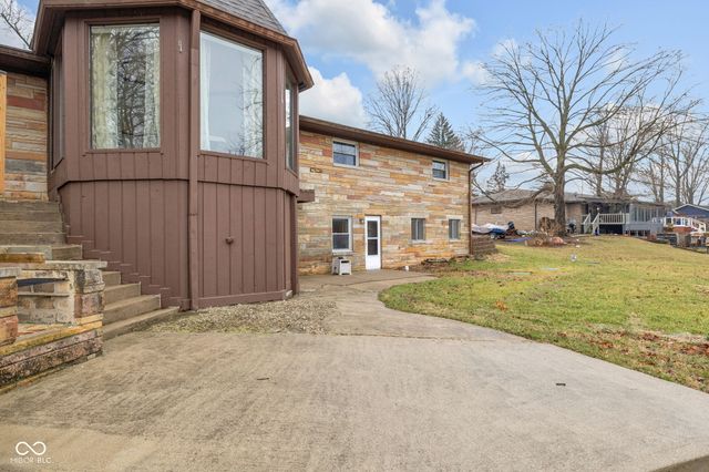 4242 Lakewood Court, Clayton, IN 46118