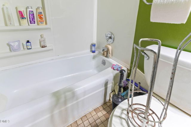 1421 Marlborough Road, Fayetteville, NC 28304