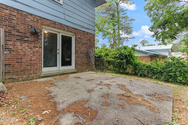 1421 Marlborough Road, Fayetteville, NC 28304