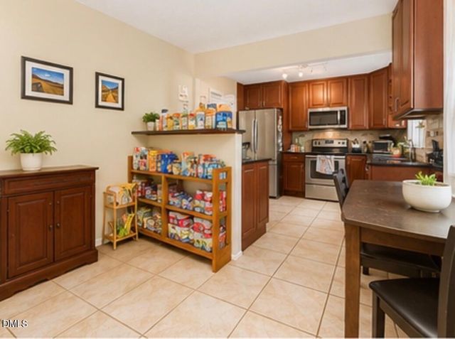 1421 Marlborough Road, Fayetteville, NC 28304