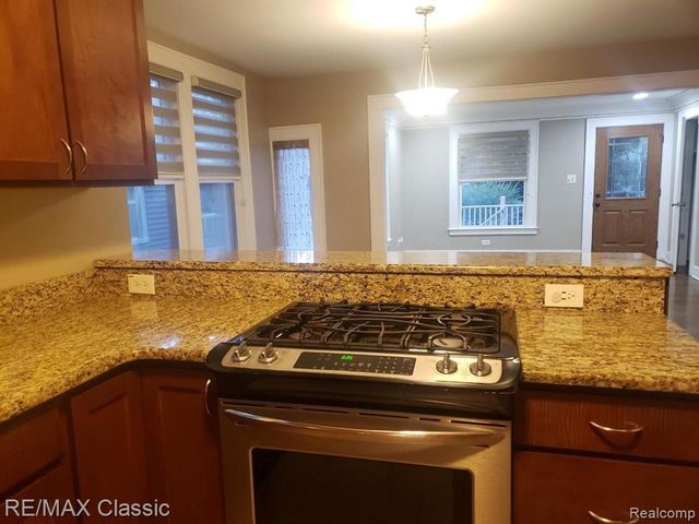 617 E 3rd Street, Royal Oak, MI 48067