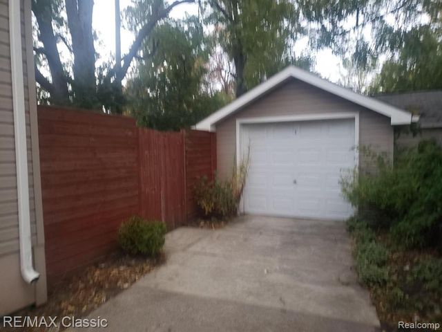 617 E 3rd Street, Royal Oak, MI 48067