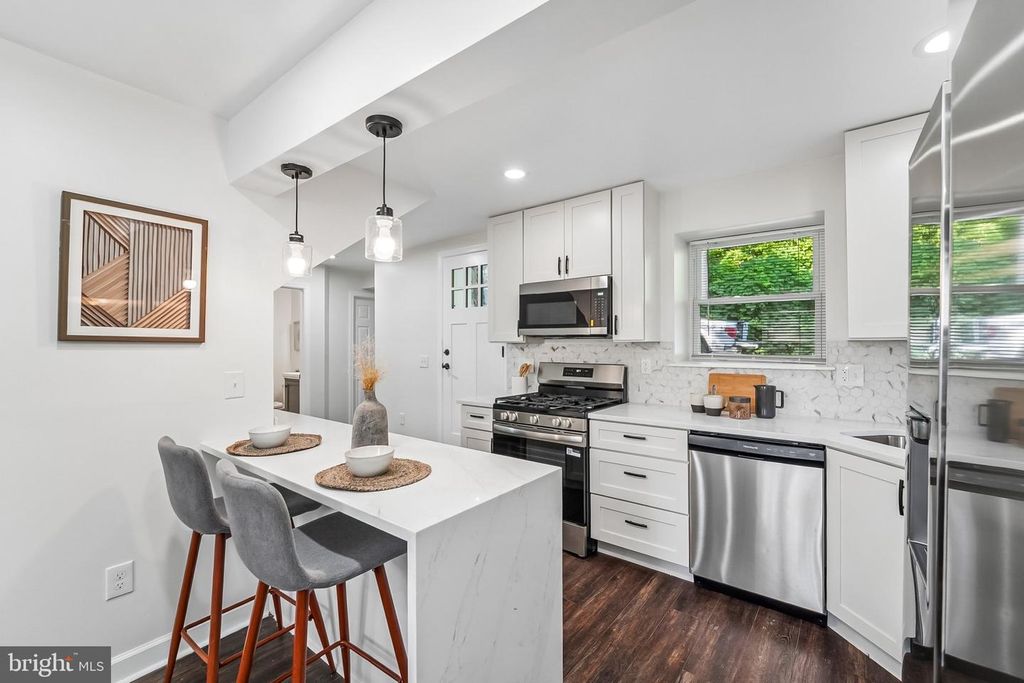 2502 PARKVIEW RD, Gwynn Oak, MD 21207