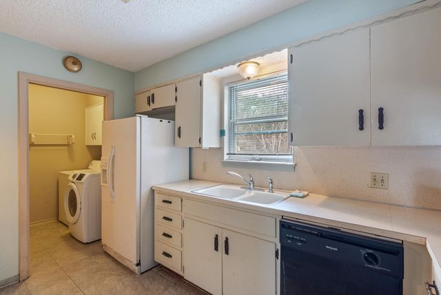 8401 Tecumseh DR, Austin, TX 78753