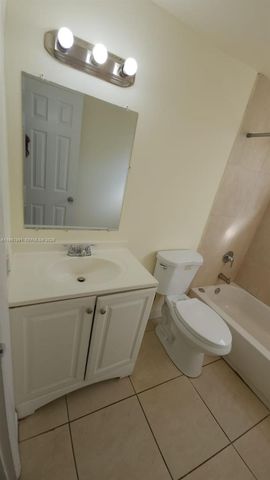 2121 NE 168th St 06, North Miami Beach, FL 33162