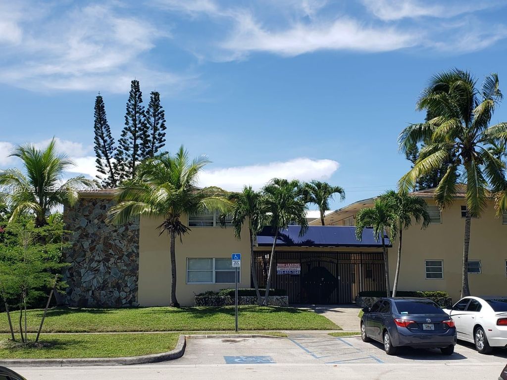 2121 NE 168th St 06, North Miami Beach, FL 33162