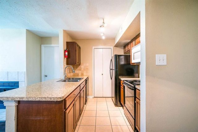 3900 Woodchase Drive 63, Houston, TX 77042