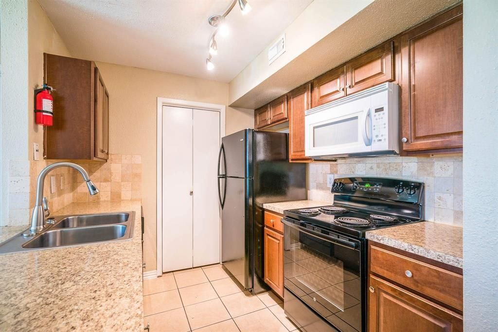 3900 Woodchase Drive 63, Houston, TX 77042