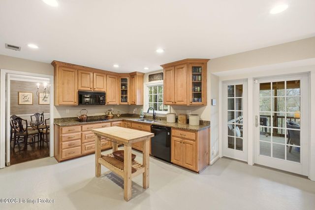 5204 Moccasin Trail, Louisville, KY 40207