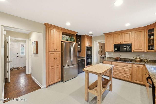 5204 Moccasin Trail, Louisville, KY 40207