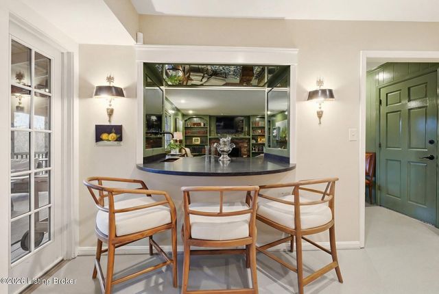 5204 Moccasin Trail, Louisville, KY 40207