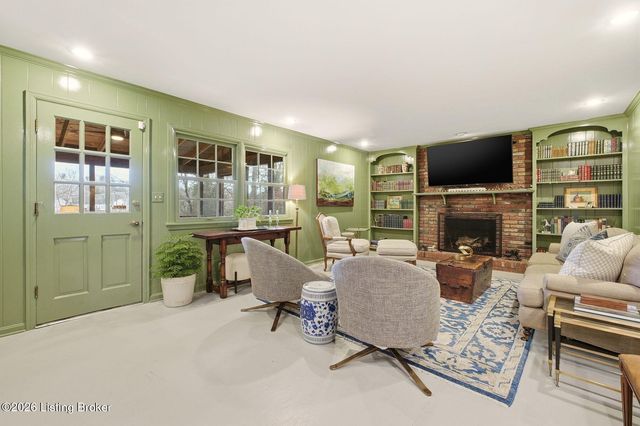 5204 Moccasin Trail, Louisville, KY 40207