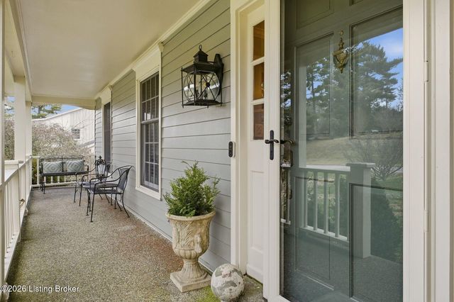 5204 Moccasin Trail, Louisville, KY 40207