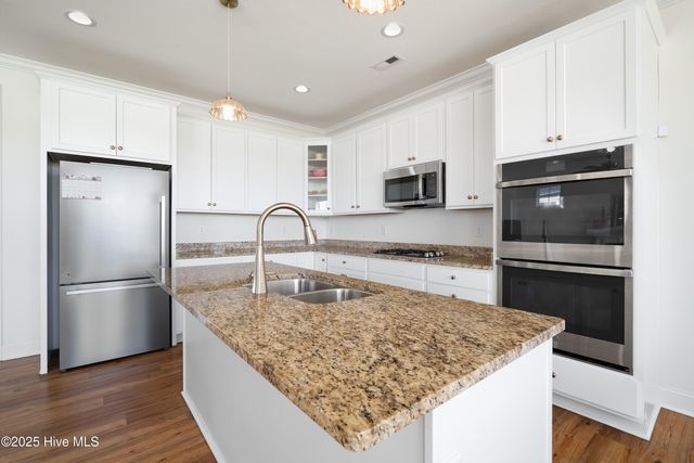 300 Farmstead Loop, Moyock, NC 27958