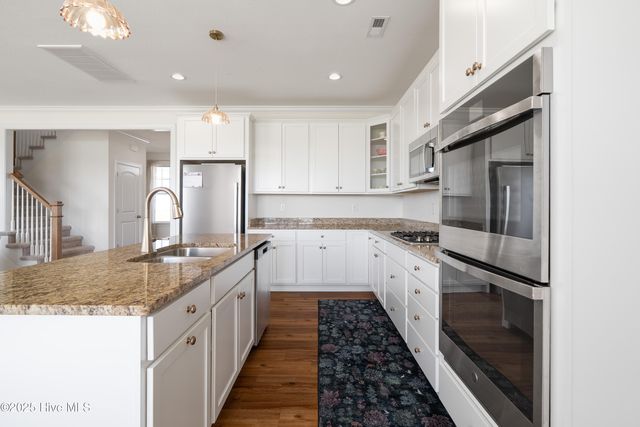 300 Farmstead Loop, Moyock, NC 27958