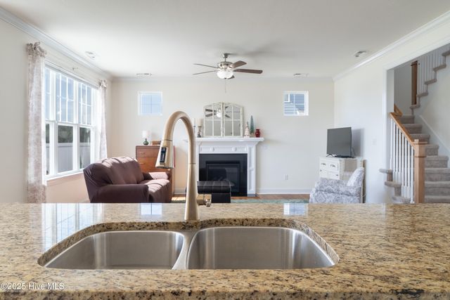 300 Farmstead Loop, Moyock, NC 27958