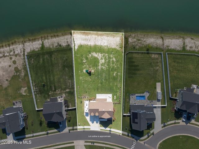 300 Farmstead Loop, Moyock, NC 27958