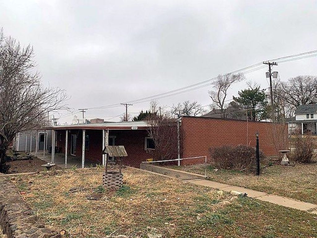 102 Cherry, Minneapolis, KS 67467