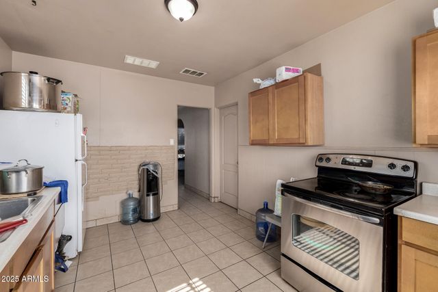 6520 S 28TH Street, Phoenix, AZ 85042