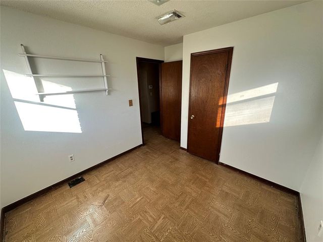 1304 Kings Court Circle, Moore, OK 73160