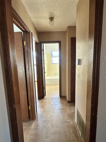 1304 Kings Court Circle, Moore, OK 73160