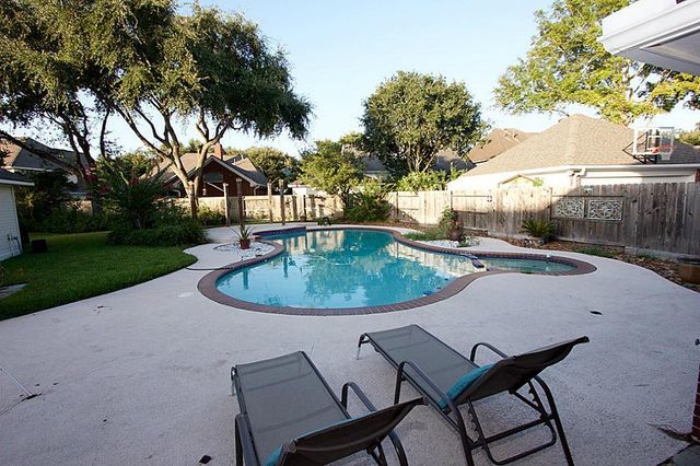 1615 Green Leaf Oaks Drive, Sugar Land, TX 77479