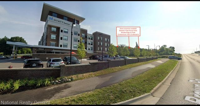 4920 Estes Drive, Lake Orion Village, MI 48359