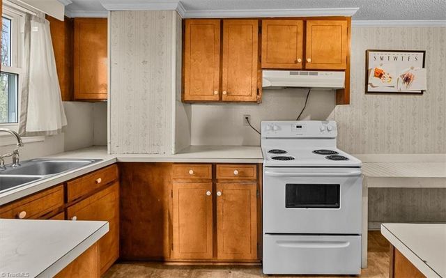 1060 N Scales Street, Reidsville, NC 27320