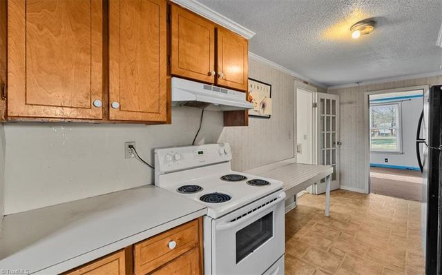 1060 N Scales Street, Reidsville, NC 27320