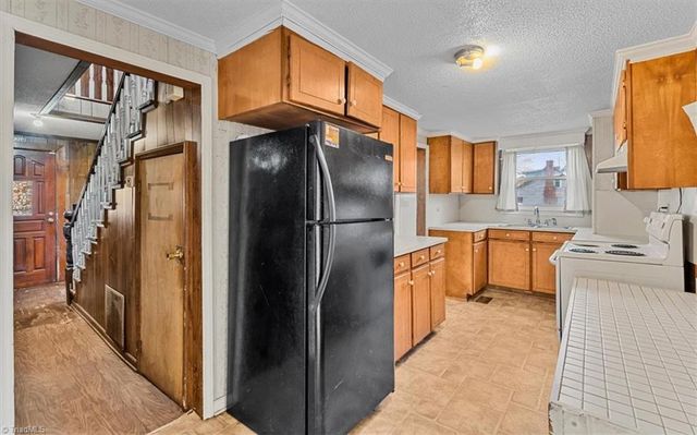 1060 N Scales Street, Reidsville, NC 27320