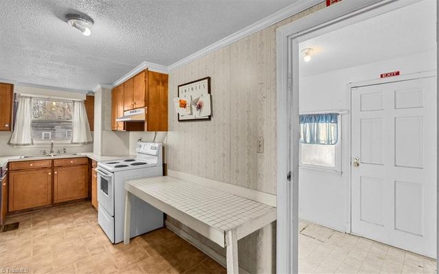 1060 N Scales Street, Reidsville, NC 27320