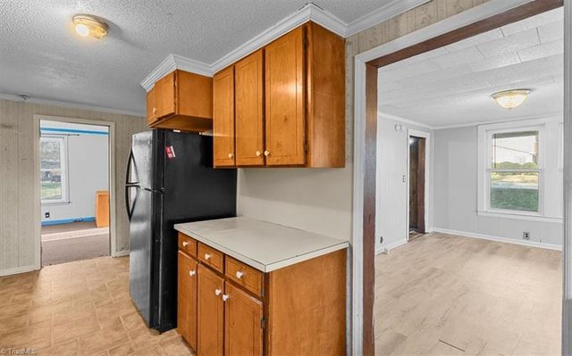 1060 N Scales Street, Reidsville, NC 27320