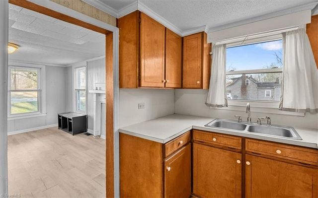 1060 N Scales Street, Reidsville, NC 27320