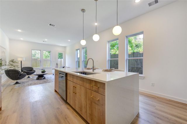 7120 Eastwood Street, Houston, TX 77021
